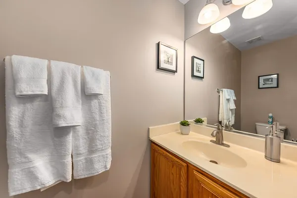 $3,200 | 2735 Skylane Drive, Naperville, IL 60564