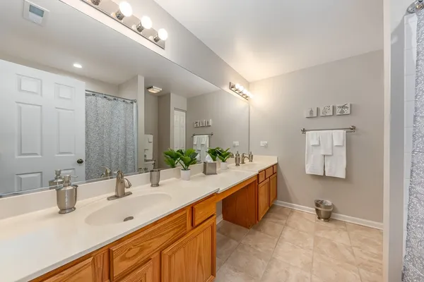 $3,200 | 2735 Skylane Drive, Naperville, IL 60564