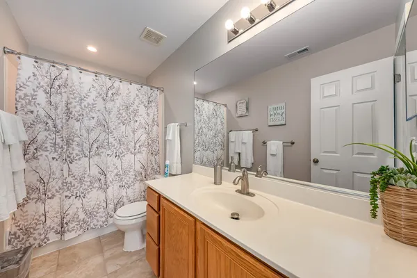 $3,200 | 2735 Skylane Drive, Naperville, IL 60564