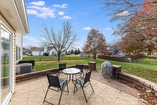 $3,200 | 2735 Skylane Drive, Naperville, IL 60564