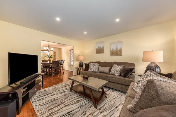 $3,200 | 2735 Skylane Drive, Naperville, IL 60564