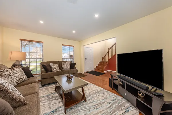 $3,200 | 2735 Skylane Drive, Naperville, IL 60564