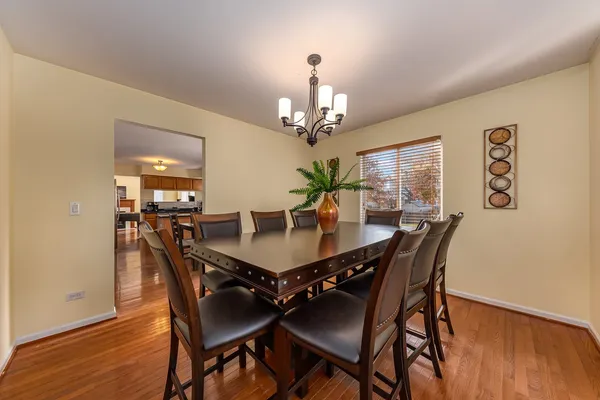 $3,200 | 2735 Skylane Drive, Naperville, IL 60564