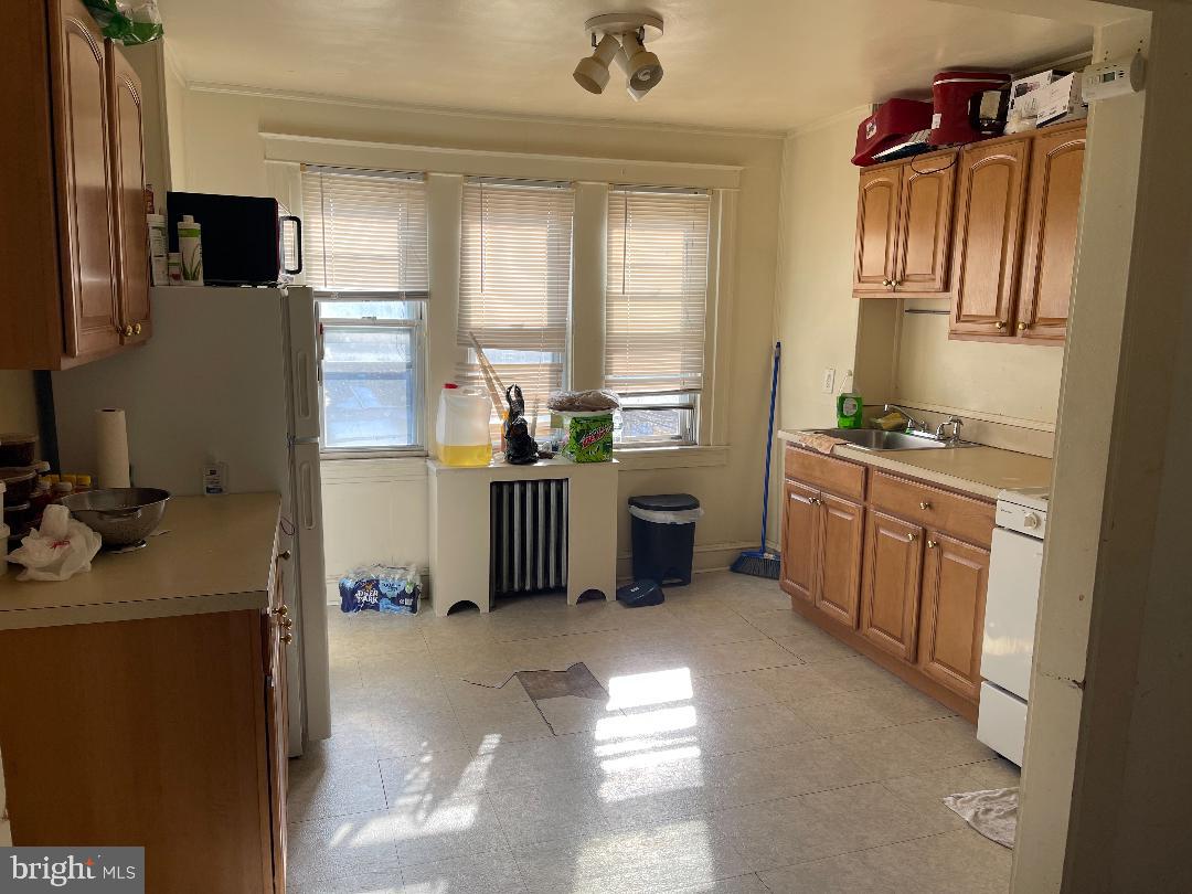 370 Avon Road Upper Darby, PA 19082 - Photo 8 of 15 2nd floor kitchen
