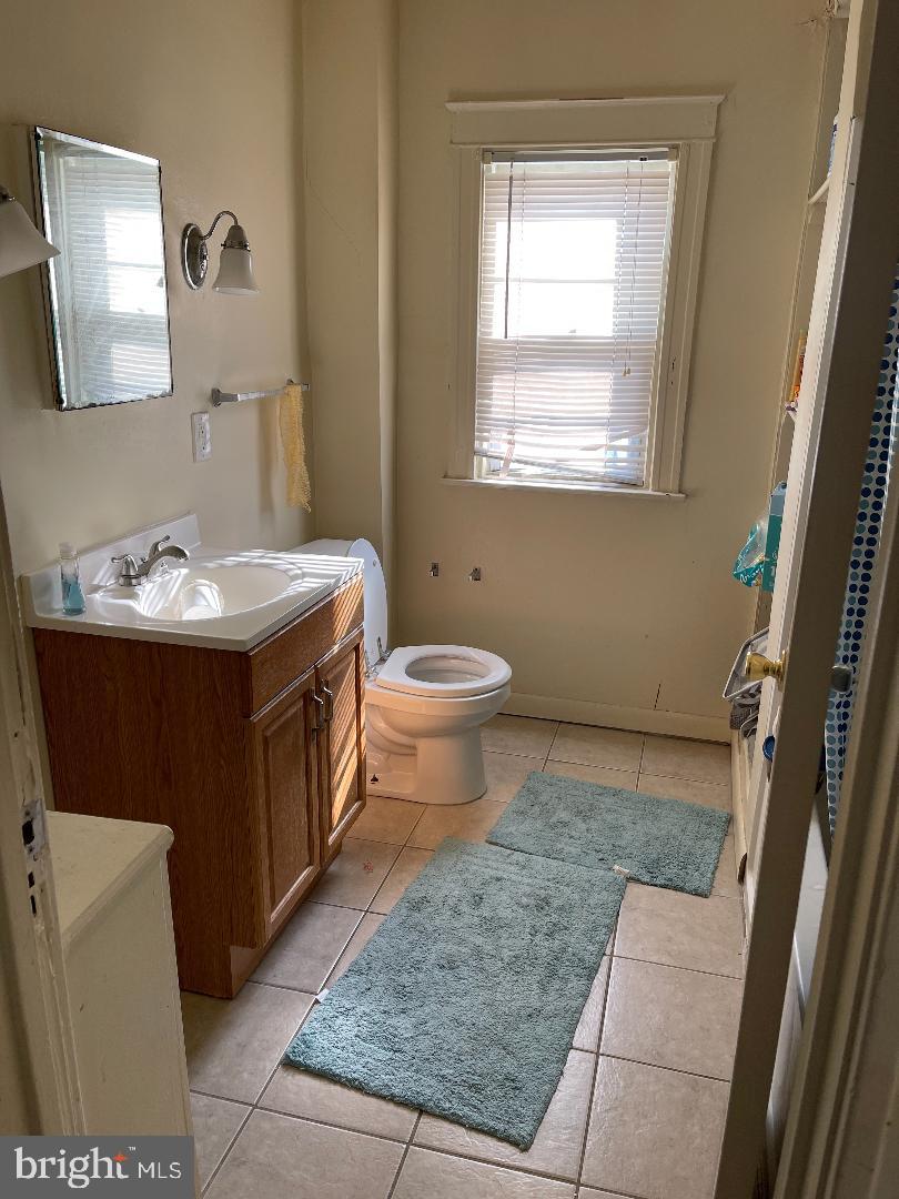 370 Avon Road Upper Darby, PA 19082 - Photo 10 of 15 2nd floor bath