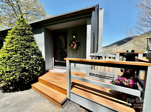 $349,000 | 145 Townhouse Drive, Burnsville, NC 28714