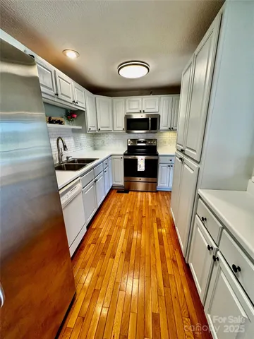 $389,000 | 145 Townhouse Drive, Burnsville, NC 28714