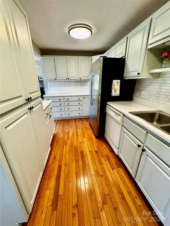 $349,000 | 145 Townhouse Drive, Burnsville, NC 28714