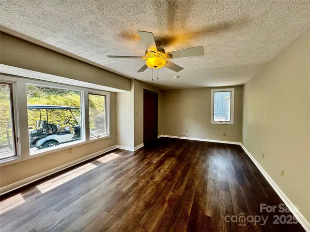 $389,000 | 145 Townhouse Drive, Burnsville, NC 28714