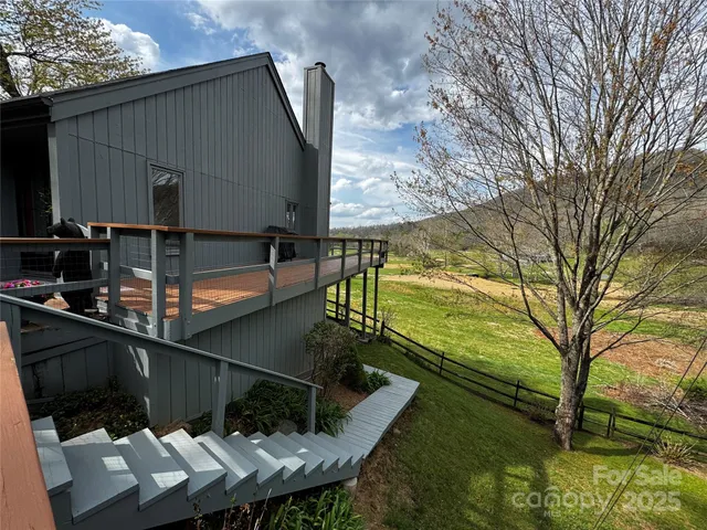 $389,000 | 145 Townhouse Drive, Burnsville, NC 28714