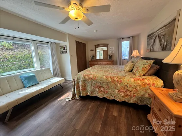 $349,000 | 145 Townhouse Drive, Burnsville, NC 28714