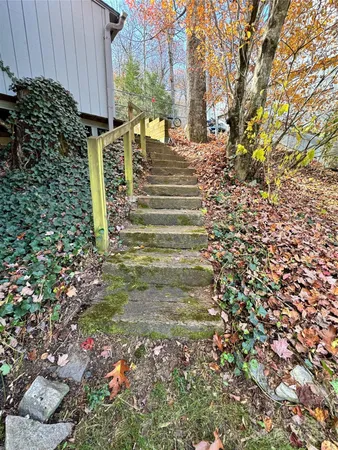 $349,000 | 145 Townhouse Drive, Burnsville, NC 28714