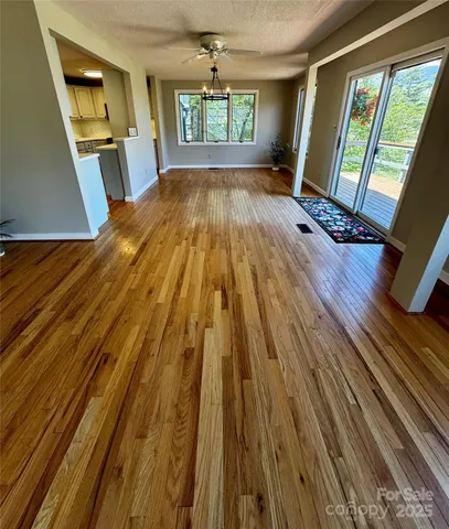 $389,000 | 145 Townhouse Drive, Burnsville, NC 28714