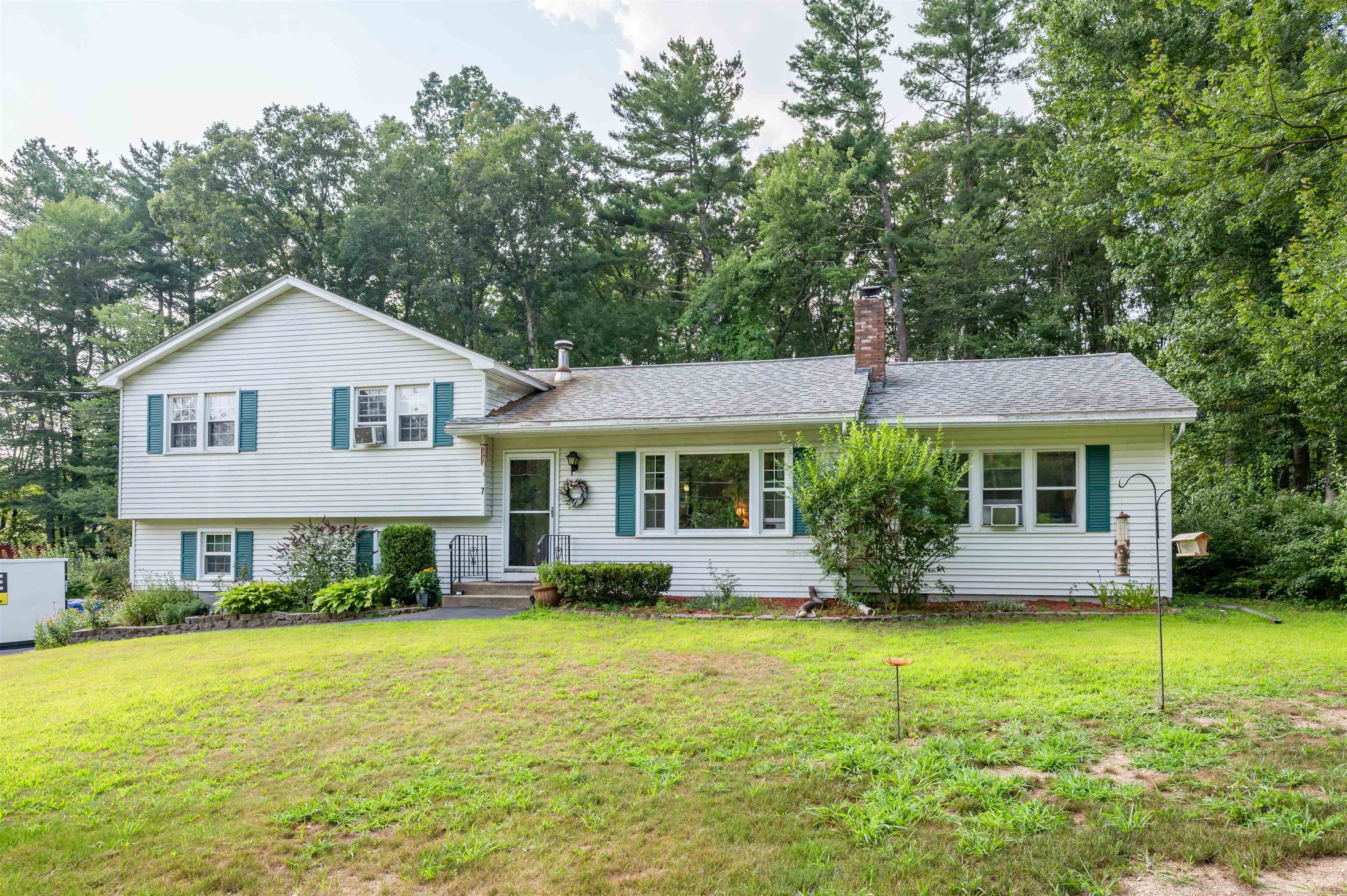 7 Spring Road Londonderry, NH 03053 - Photo 1 of 37 Gallery Image 1