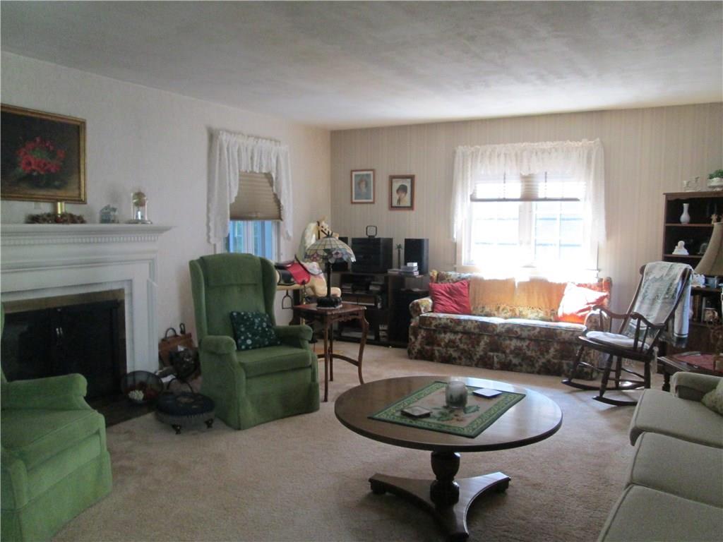 203 Forrester Road Slippery Rock, PA 16057 - Photo 5 of 22 Living Room
