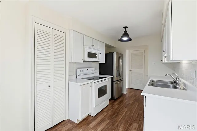 $179,000 | 1511 Hampton Hall Drive, Unit 14, Chesterfield, MO 63017