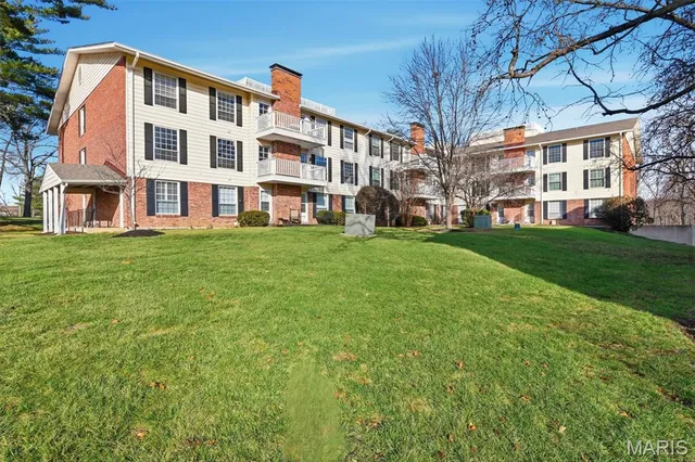 $179,000 | 1511 Hampton Hall Drive, Unit 14, Chesterfield, MO 63017