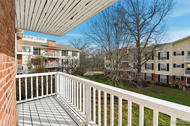 $179,000 | 1511 Hampton Hall Drive, Unit 14, Chesterfield, MO 63017