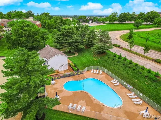 $179,000 | 1511 Hampton Hall Drive, Unit 14, Chesterfield, MO 63017