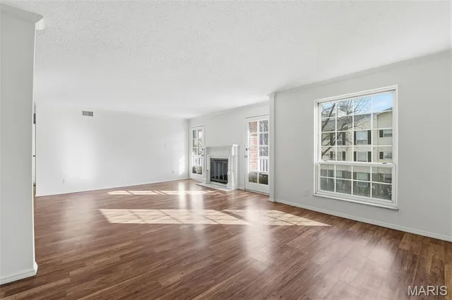 $179,000 | 1511 Hampton Hall Drive, Unit 14, Chesterfield, MO 63017