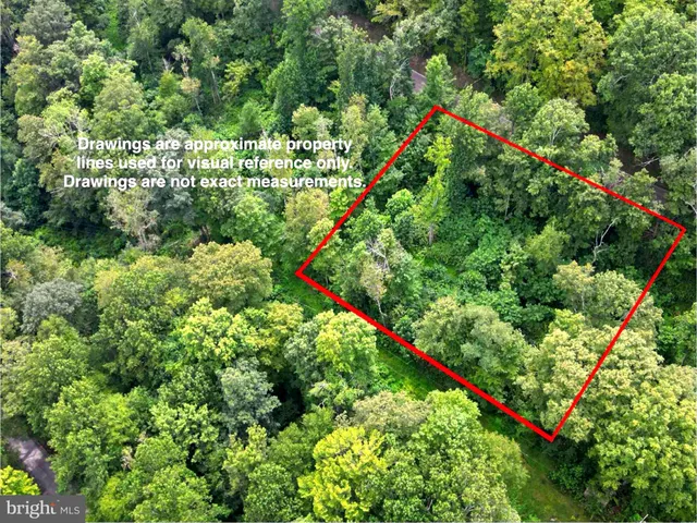 a picture of street with an outdoor space