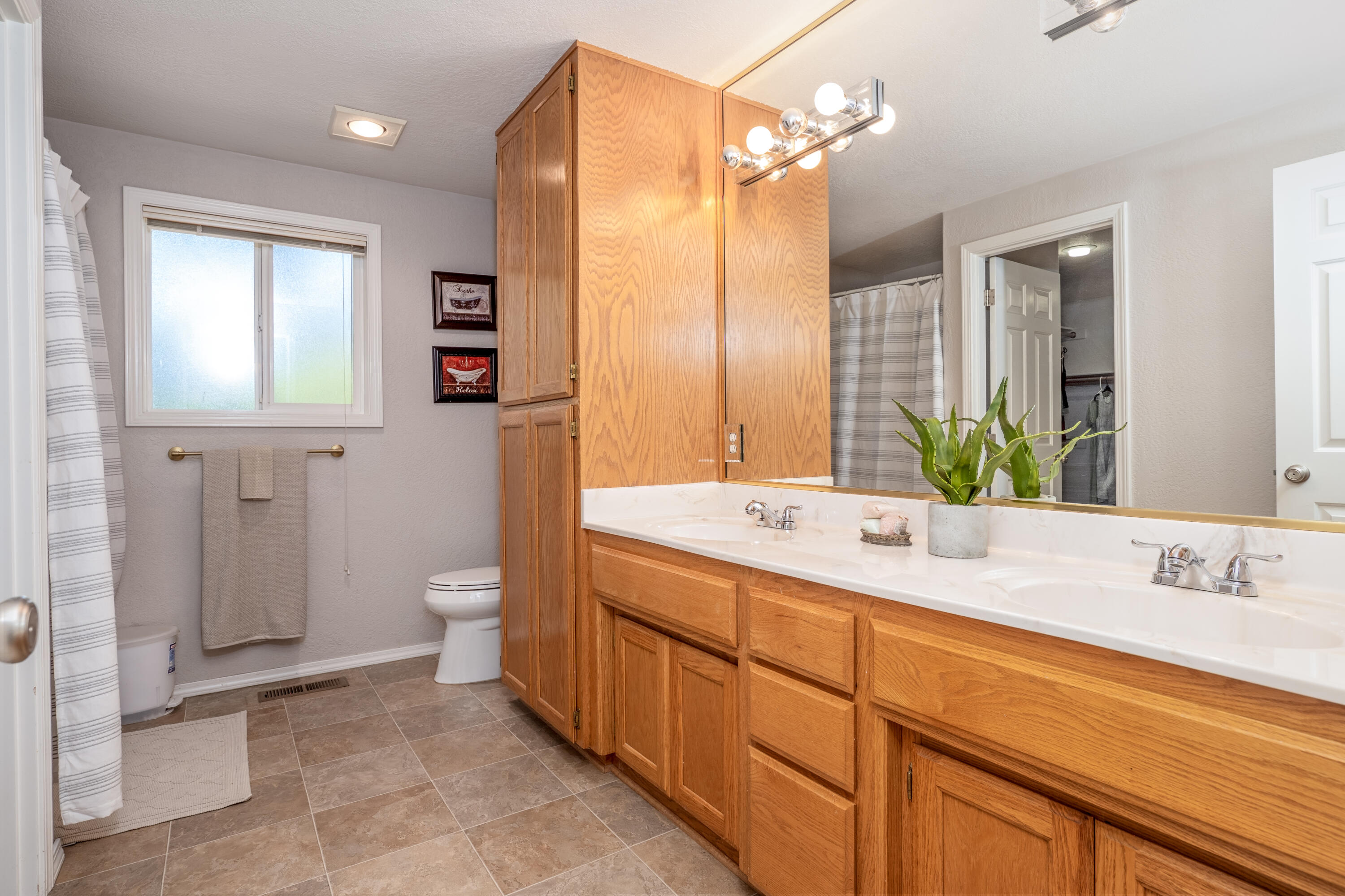 2928 Flint Ridge Avenue Medford, OR 97504 - Photo 14 of 33