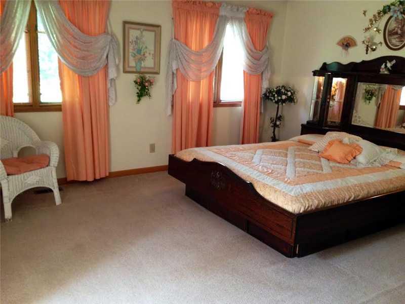 5928 Charing Cross Road Indianapolis, IN 46217 - Photo 9 of 18 Gallery Image 9