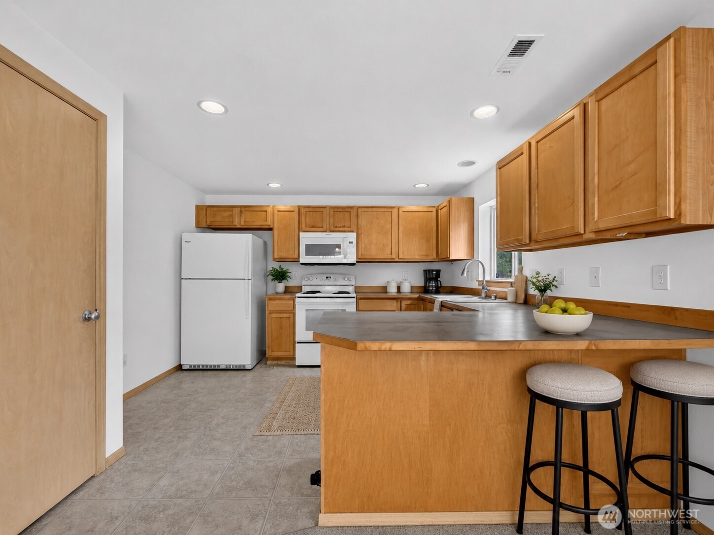 3925 152nd Place Southeast Bothell, WA 98012 - Photo 9 of 40 Gallery Image 9