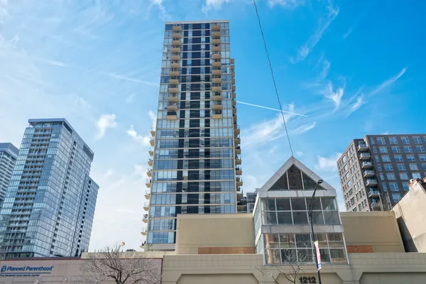 $350,000 | 1212 North LaSalle Drive, Unit 1206, Chicago, IL 60610