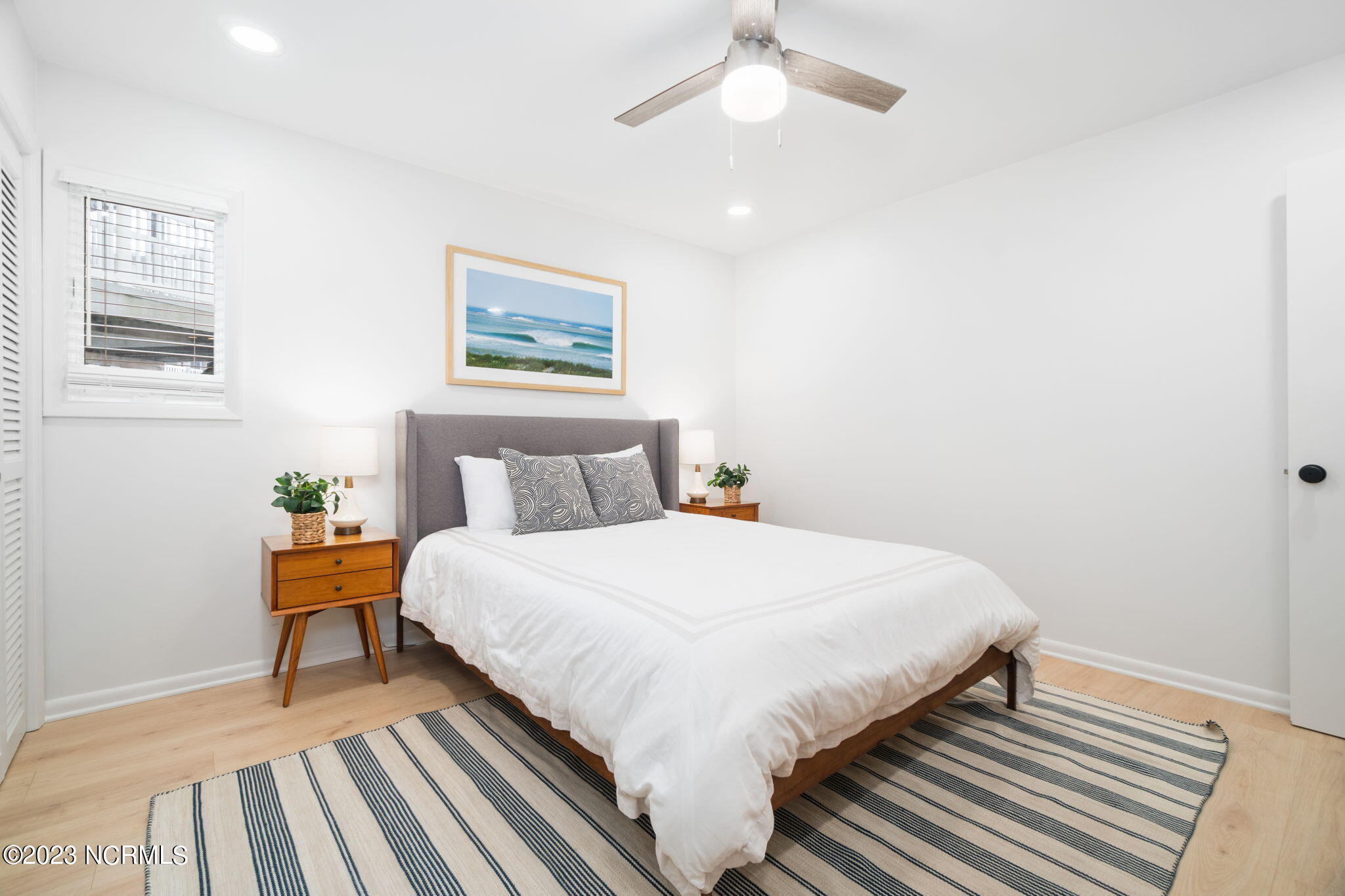 855 Salter Path Road, Unit 121 Indian Beach, NC 28512 - Photo 16 of 46 Primary bedroom suite