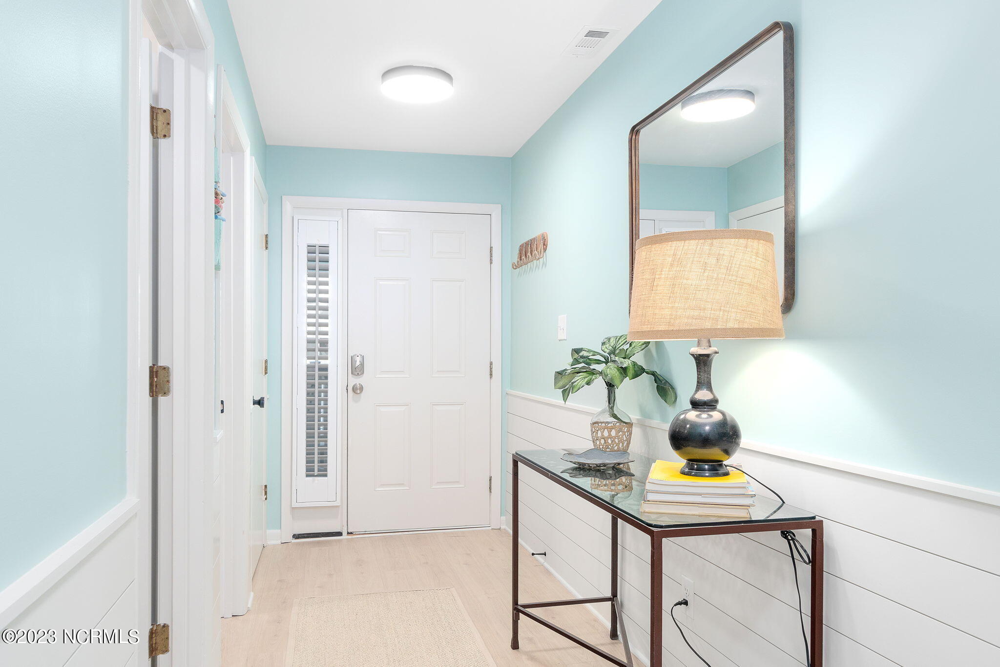 855 Salter Path Road, Unit 121 Indian Beach, NC 28512 - Photo 24 of 46 Foyer/entrance