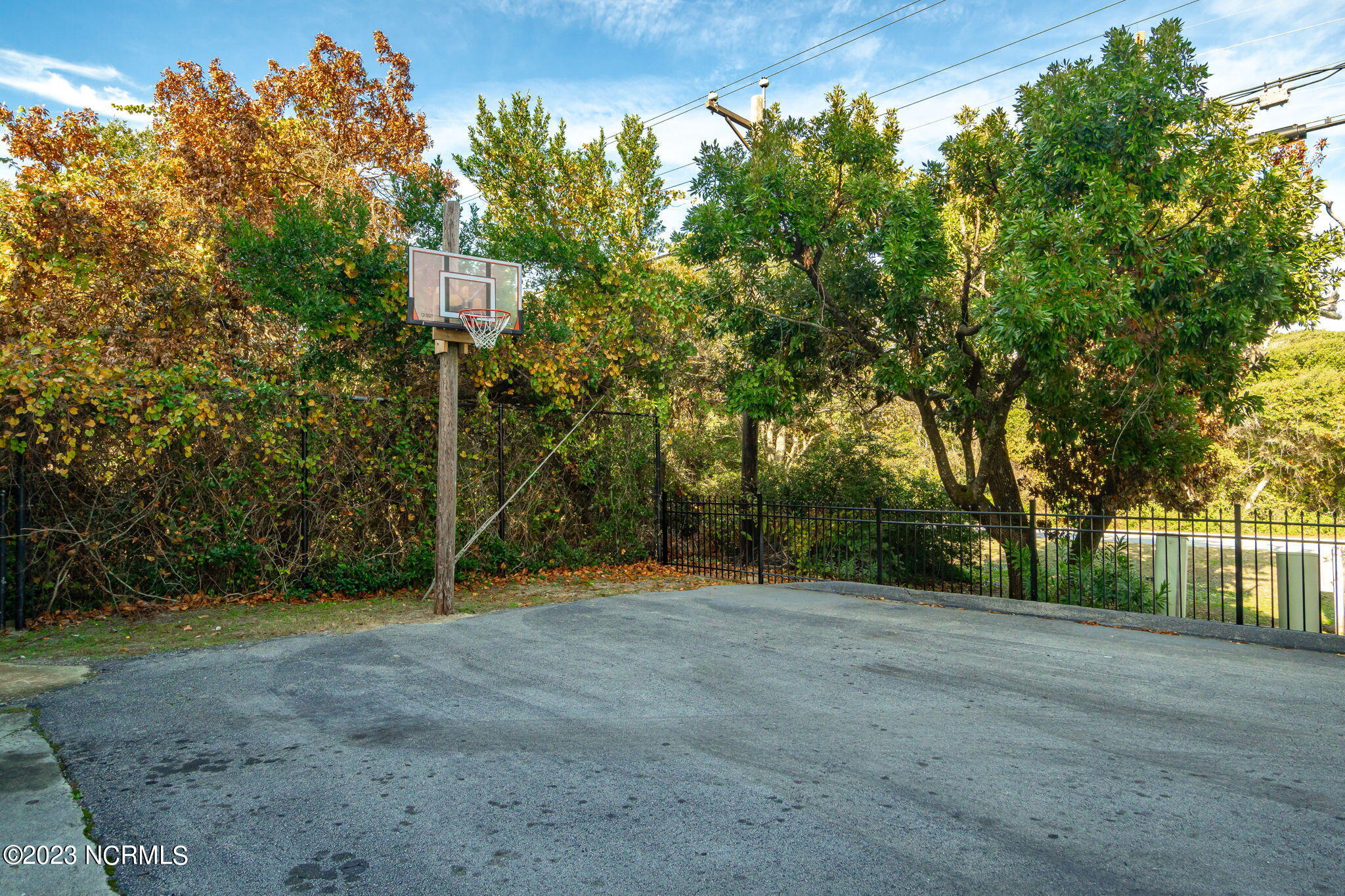 855 Salter Path Road, Unit 121 Indian Beach, NC 28512 - Photo 46 of 46 Community basketball court