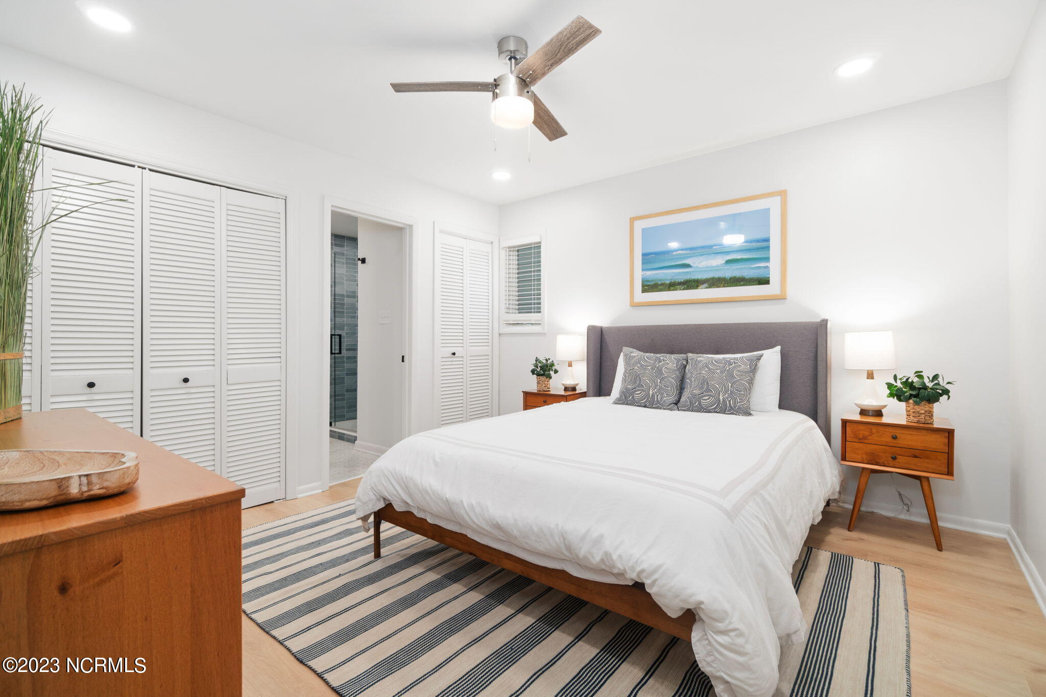 855 Salter Path Road, Unit 121 Indian Beach, NC 28512 - Photo 6 of 46 Primary bedroom suite