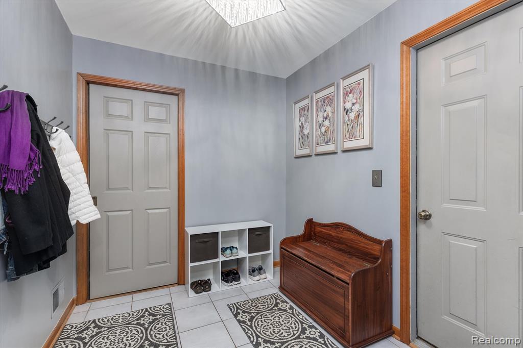 4029 West Maple Road Wixom, MI 48393 - Photo 9 of 30