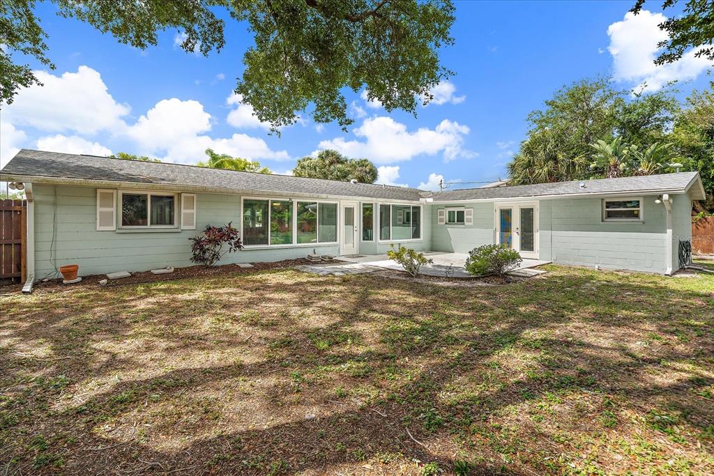 2431 Bispham Road Sarasota, FL 34231 - Photo 24 of 25 Gallery Image 24