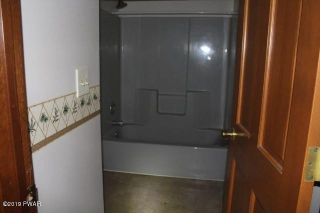 340 Keystone Road Lake Ariel, PA 18436 - Photo 14 of 32 a bathroom with a shower