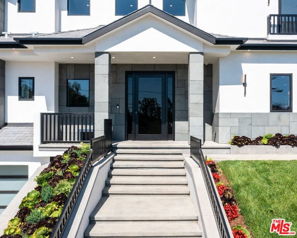 a view of a house with front door