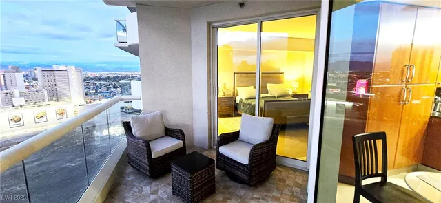 $4,000 | 2747 Paradise Road, Unit 2206, Las Vegas, NV 89109