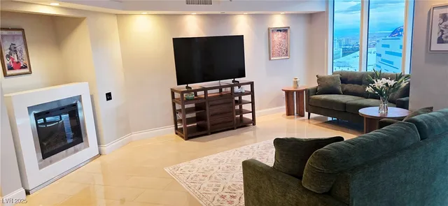 $4,000 | 2747 Paradise Road, Unit 2206, Las Vegas, NV 89109