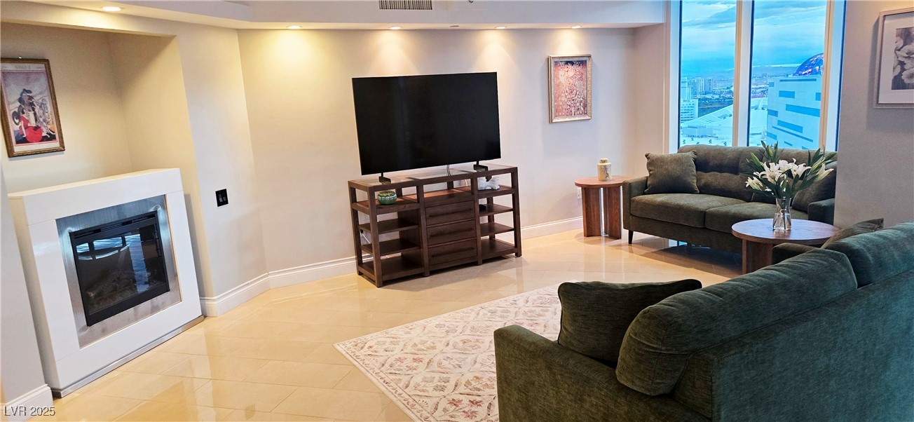 2747 Paradise Road, Unit 2206 Las Vegas, NV 89109 - Photo 4 of 26