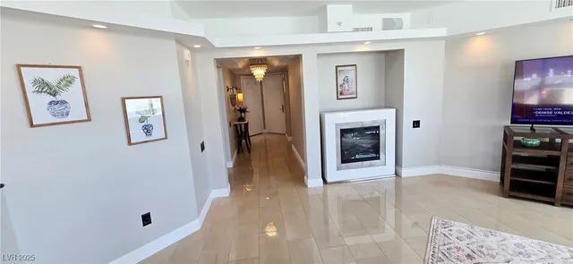 $4,000 | 2747 Paradise Road, Unit 2206, Las Vegas, NV 89109