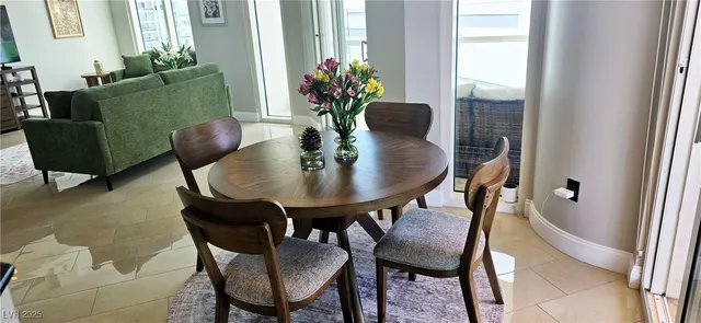 $4,000 | 2747 Paradise Road, Unit 2206, Las Vegas, NV 89109