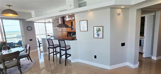 $4,000 | 2747 Paradise Road, Unit 2206, Las Vegas, NV 89109