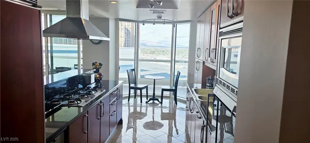 $4,000 | 2747 Paradise Road, Unit 2206, Las Vegas, NV 89109