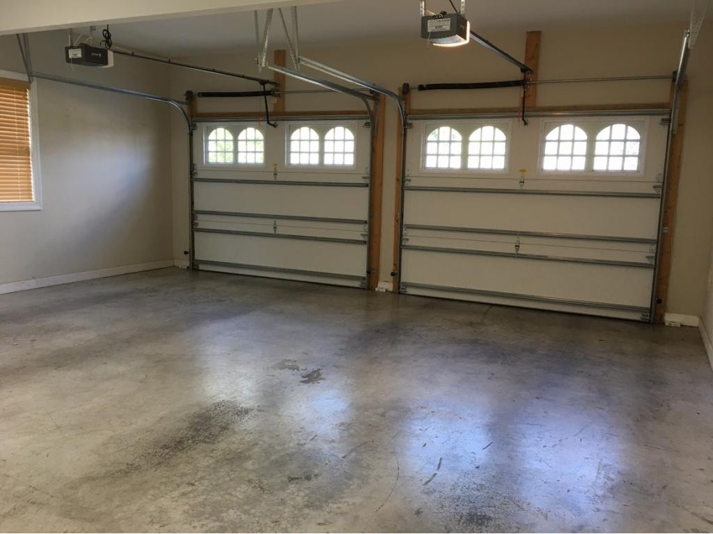 40 Sand Ridge Circle Jonesborough, TN 37659 - Photo 8 of 26 2car main level garage
