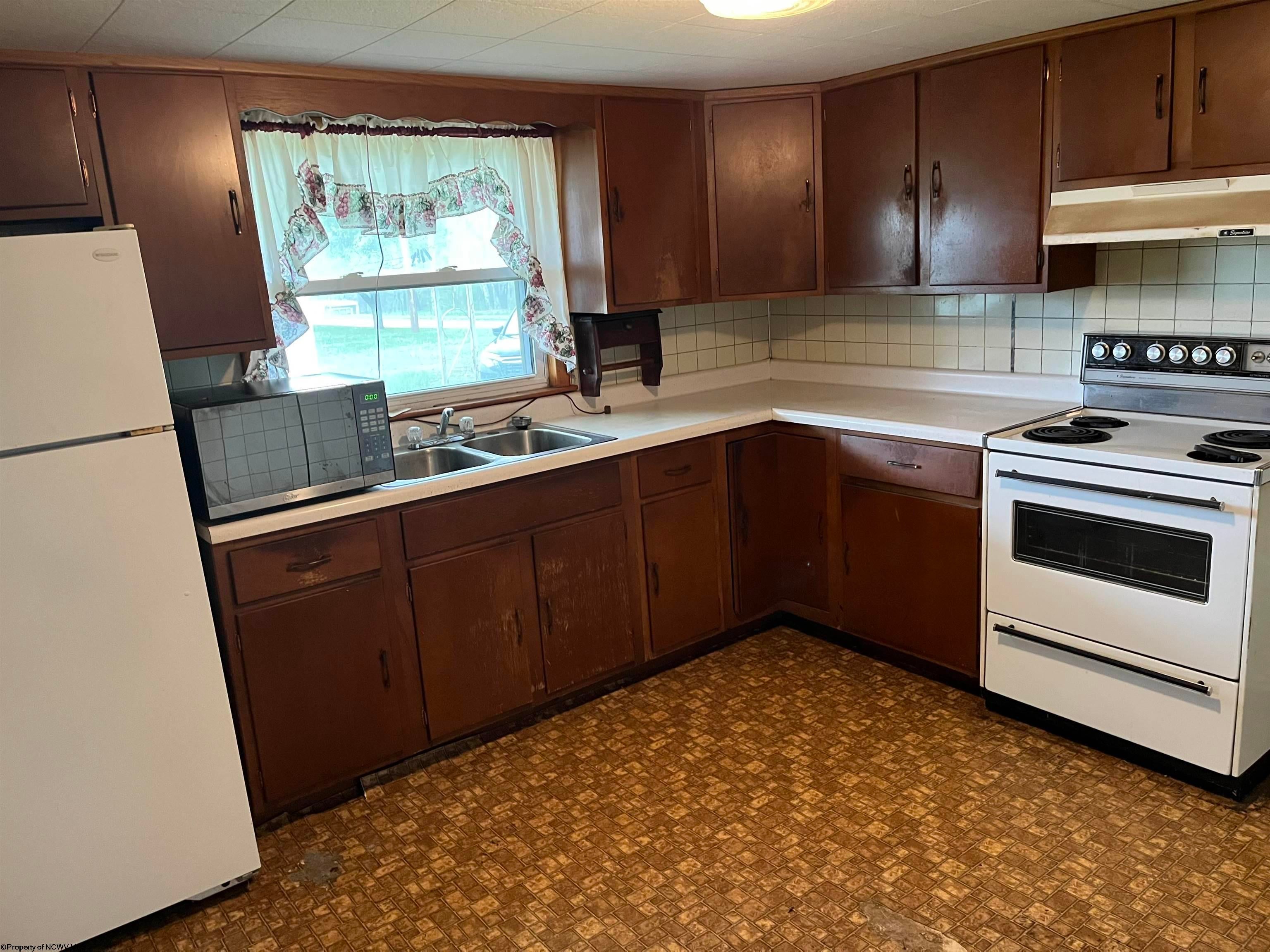 4917 Grafton Road Independence, WV 26374 - Photo 2 of 5 Gallery Image 2