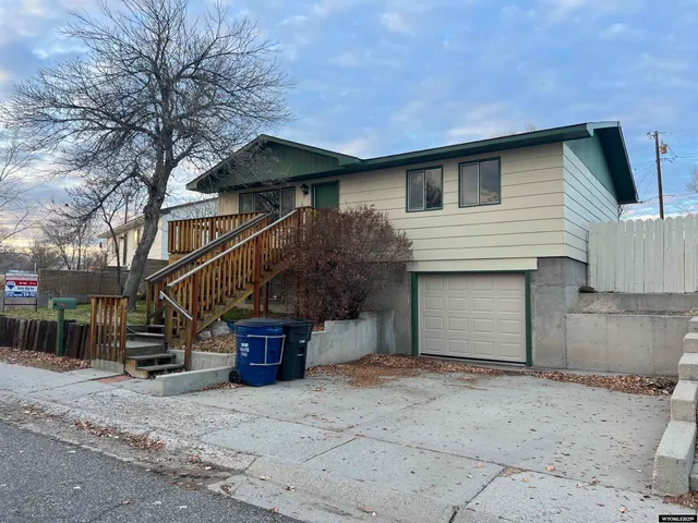 $238,500 | 212 Kinnikinnick Drive, Riverton, WY 82501