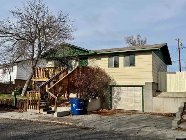$238,500 | 212 Kinnikinnick Drive, Riverton, WY 82501