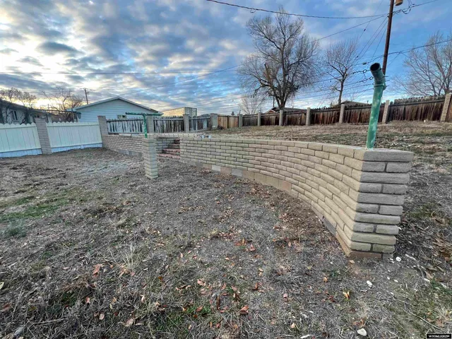 $238,500 | 212 Kinnikinnick Drive, Riverton, WY 82501