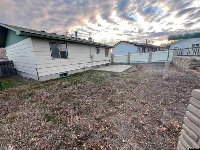 $238,500 | 212 Kinnikinnick Drive, Riverton, WY 82501
